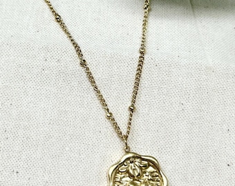 Gouden bloemenketting in vintage-stijl: waterdichte, aanslagvrije hanger voor laagjes, retro