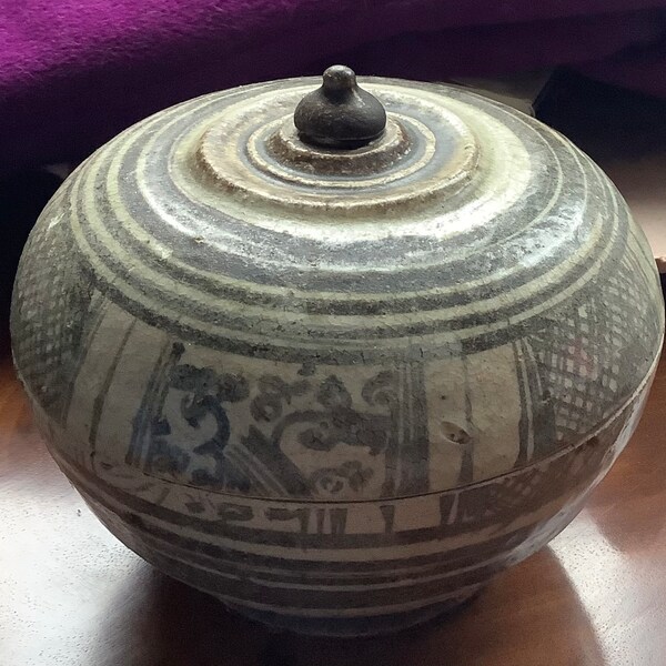 Ancient 15/16th C Thai Sawankhalok Pottery Covered Round Jar, Brown Slip Glaze