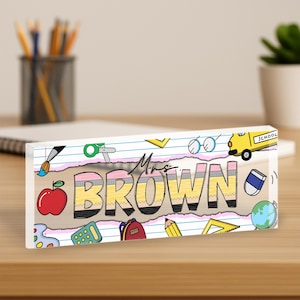 Placa de escritorio personalizada, letrero con nombre para profesor, letrero de escritorio con letra de lápiz, placa acrílica con nombre para profesor, regalos para profesores, regalo de regreso a clases