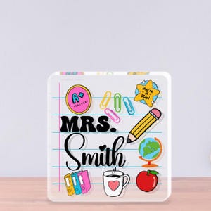 Placa acrílica personalizada con nombre y letra para el escritorio del profesor, para el aula ABC, para el primer día de clases, con letra editable.