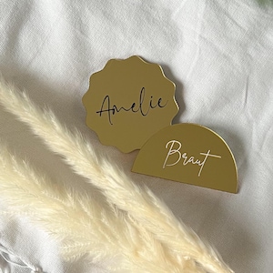 Goldene Platzkarten in Spiegelglasoptik aus Acryl | für Hochzeiten und besondere Anlässe |einzigartig und personalisiert