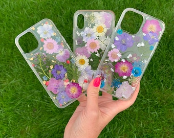 Capa de celular personalizada com flores prensadas – Flores reais e detalhes em dourado, rosa ou prateado – Capa de resina feita à mão para iPhone ou Samsung – Presente personalizado