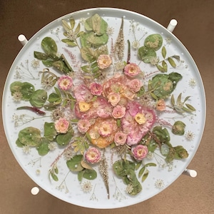 Preservación de flores: flores para bodas, funerales u ocasiones especiales secadas en arena de sílice y conservadas en resina.