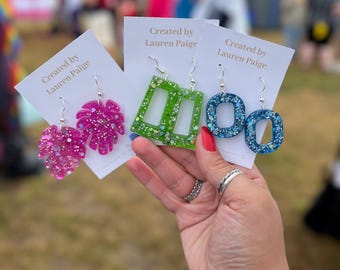 Pendientes de resina con purpurina de colores brillantes - Pendientes para festivales - Joyas ligeras y llamativas - Ideas de regalo