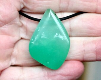 Very beautiful, untreated CHRYSOPRAS pendant 12.5 g