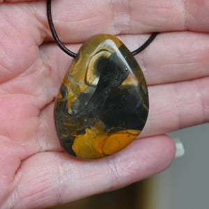 Prachtige DINOSAURUS COPROLITH hanger