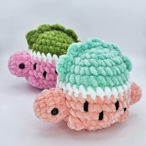 Melonosaurus Amigurumi - Dino in Wassermelonen Farben - gehäkelter Dinosaurier Melonen Optik - kawaii Chenille Plushie - süßes Geschenk