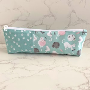 Zipped notions pouch, craft organiser, dpn, crochet hook storage. Gift for crafty cat lovers. Pencil case or make-up bag. Premium cotton.