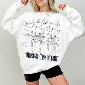 Felpa con cappuccio vintage con ballerina di danza classica Schiaccianoci, maglietta da ballerina, regalo del valzer dei fiocchi di neve, stagione dello Schiaccianoci, abbigliamento dell&#39;era del mio balletto