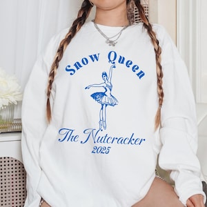 Felpa con la Regina delle Nevi, maglietta con la ballerina di danza classica Schiaccianoci, abbigliamento Valzer dei Fiocchi di Neve, regalo per ballerina, abbigliamento natalizio per il balletto, corpo di ballo delle nevi