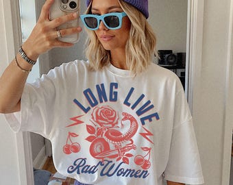 Longue vie au t-shirt graphique Rad Women, chemise de la société pour femmes rebelles, t-shirt esthétique grunge pour femme sacrément bien, cadeau de fête des mères, t-shirt serpent pour femme avant-gardiste