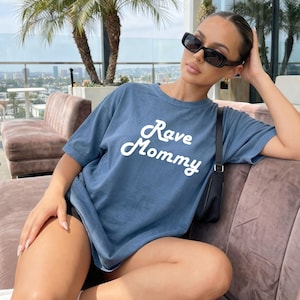 Camiseta Rave Mommy, camiseta de ama de casa, camiseta de concierto de verano EDM, top de festival de música, regalo de música techno, atuendo de DJ, riddim wub wub wubz raver