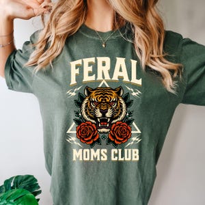Feral Moms Club グラフィック T シャツ、Rebel Moms Society T シャツ、トレンディなイージー タイガー T シャツ、グランジ スタイル ロング ライブ ラッド レディース シャツ、お母さんへのギフト