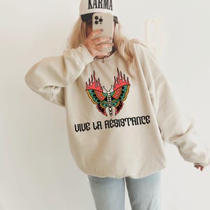 Vive La Résistance Sweatshirt, Boho-Schmetterling-Widerstands-Shirt, trendige feministische Kleidung, freiheitliche Widerstandskleidung, Geschenk für Aktivisten für soziale Gerechtigkeit