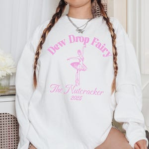Felpa Dew Drop Fairy 2025, maglietta da balletto Schiaccianoci, regalo per ballerina, valzer dei fiori, abbigliamento natalizio per il balletto, abbigliamento per le prove di danza
