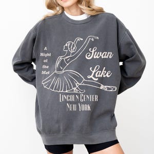 Moletom Lago dos Cisnes, camisa de bailarina inspirada no vintage, roupas de balé da moda, roupas formais de dançarina de Nova York, roupas de balé retrô