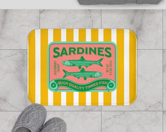 Alfombra de baño vintage con sardinas, decoración de baño con pescado enlatado de colores vibrantes, regalo moderno para inauguración de la casa, alfombra con núcleo de pescador, vida marítima costera