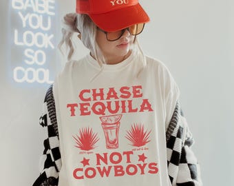 Camiseta estampada Chase Tequila Not Cowboys, camiseta de cowgirl da moda, roupas de faroeste, camisetas para grupos de viagem de garotas de Nashville, roupas retrô do meio-oeste