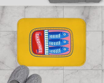 Alfombra de baño con sardinas vibrantes, decoración de baño con pescado enlatado de colores vibrantes, regalo de inauguración de la casa con sardinas de moda, alfombra con estética de pescador