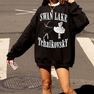 Moletom de balé do Lago dos Cisnes, roupas de balé da moda, presente de bailarina clássica, camisa de dançarina de ponta Tchaikovsky, presente da era do balé