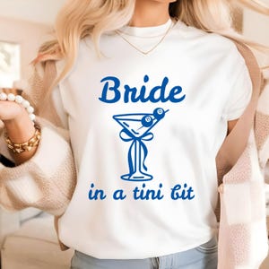 小さな花嫁のグラフィックTシャツ、コケットな美しい花嫁シャツ、トレンディなブライダルウェア、未来のミセスTシャツ、花嫁の服、婚約者への贈り物