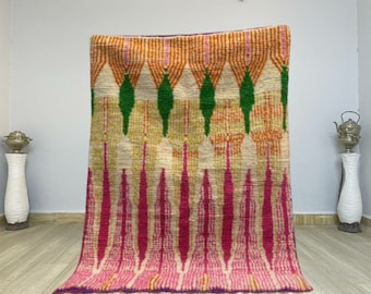 Handgemaakt Marokkaans wollen vloerkleed: roze en oranje bohodecor