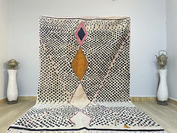 beni ourain rug in creamy white with subtle black diamond pattern , beni ourain rug trellis, handmade rug living room, handmade rug wool
