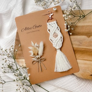 Grußkarte mit Makramee Schlüsselanhänger | Taschenanhänger | Holzkugel mit Gravur | Trockenblumen | Personalisiert | Geschenkidee