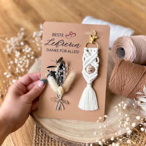 Makramee Schlüsselanhänger |Schlüsselbund | Holzkugel mit Gravur |Personalisiert | Geschenkidee |Lehrerin mit Herz |Grußkarte |Trockenblumen