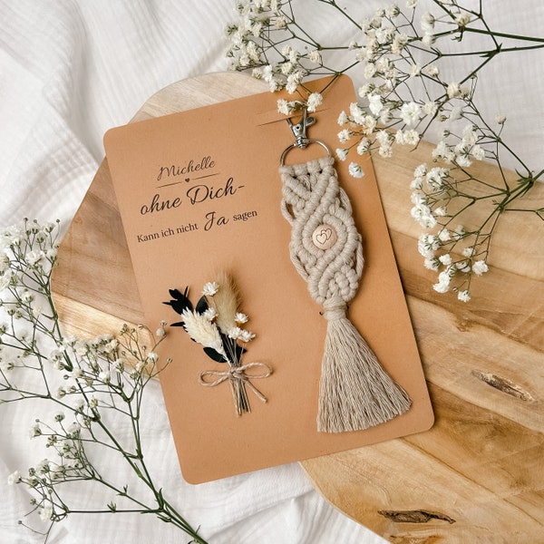 Grußkarte mit Makramee Schlüsselanhänger | Trockenblumen | Holzkugel mit Gravur | Geschenkidee | Personalisiert | Trauzeugin | Hochzeit