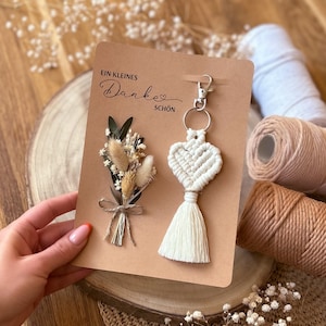 Grußkarte mit Makramee Schlüsselanhänger | Taschenanhänger | Herz | mit Trockenblumen | Perfektes Geschenk | Danke sagen | Gastgeschenk