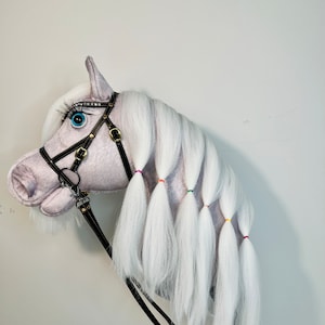 Hobby Horse / the melody / horse ointment: Isabella