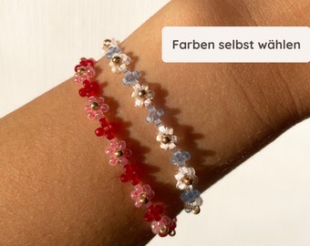 Individuelles Perlenarmband mit Blumen Daisy Cross