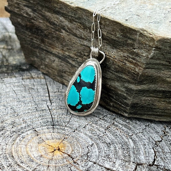 Hubei Turquoise Stone in Pendant in Sterling Silver Setting with Paperclip Chain of Sterling Silver.