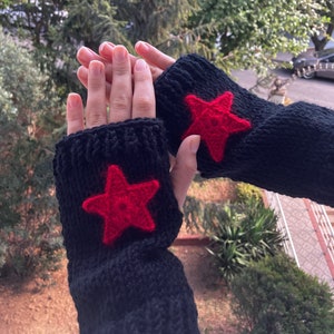 Chauffe-mains noirs avec étoile rouge au crochet