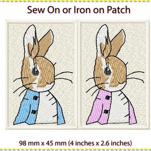 Puede incluir: Parche para coser o planchar con un conejo de dibujos animados que lleva una chaqueta azul y una chaqueta rosa. El parche mide 10 cm por 6,5 cm.