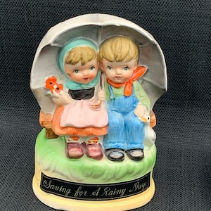 Vintage Boy Girl Umbrella Music Box, Retro Nursery Decor, Kids Room Decor, Collectible Music Box, Gift For Kids