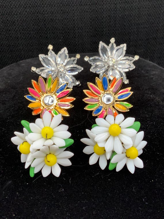 Vintage Clip On Earrings,- Daisy Bouquet Design-Retro Enamel Jewelry--Daisy Bouquet Design