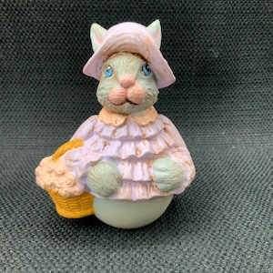 Beatrix Potter Peter Rabbit Figurine, Collector&#39;s Edition, Nursery Décor, Children&#39;s Gift, Bunny Statue, Collectible Figure