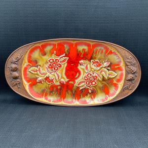 Plateau artisanal en céramique Mid-Century Treasure : plateau de service floral orange