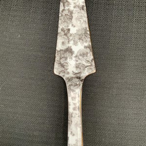 Vintage Floral Ceramic Cake Spatula, Bakery Utensil, Cake Server, Antique Style, Wedding Cake Serving Tool