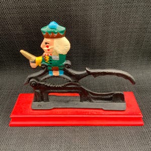 Nutcracker Cast Iron Nut Cracker, Heavy Duty Nutcracker, Nut Sheller, Kitchen Gadget, Holiday Gift, Nut Lover Gift