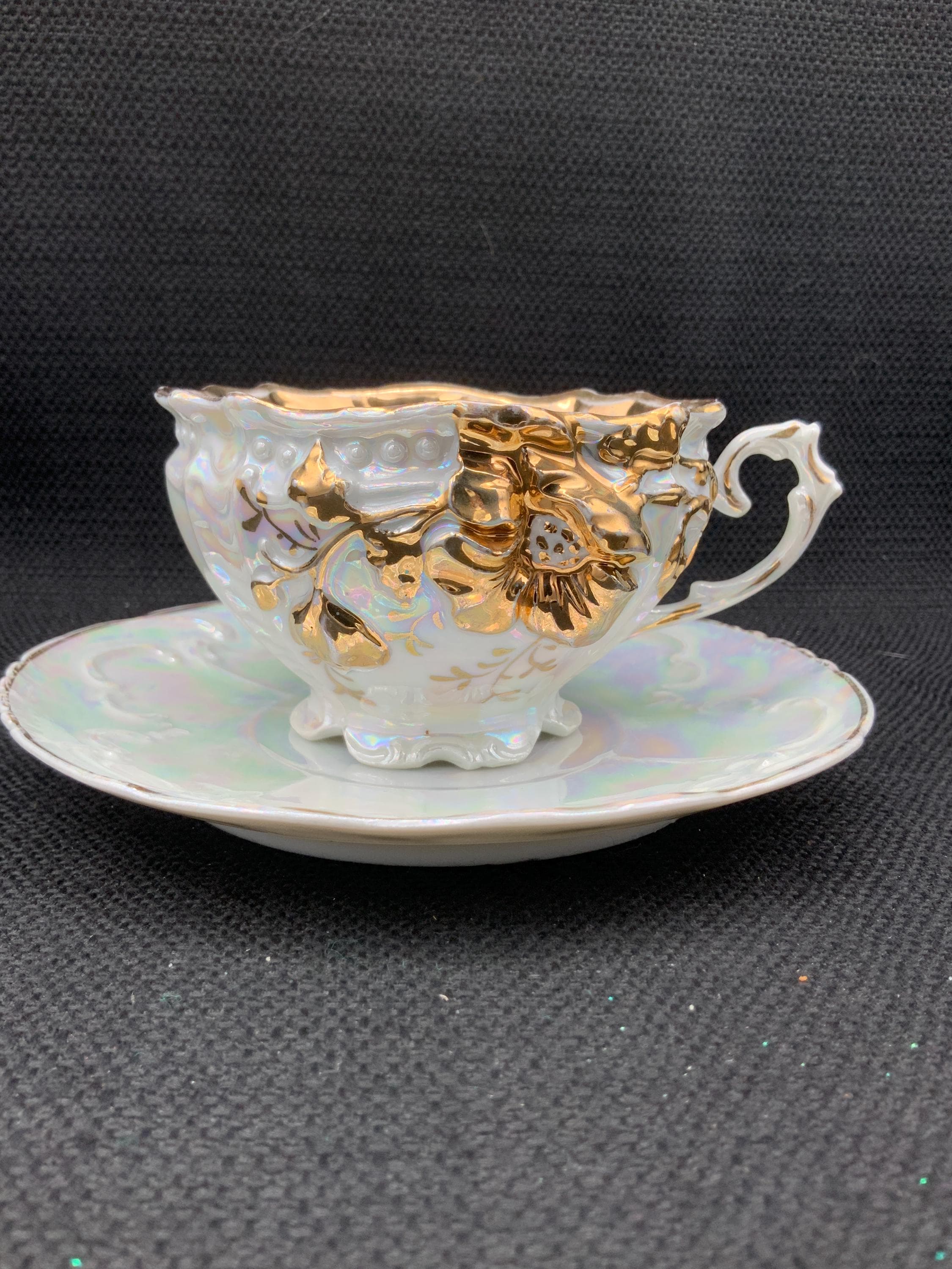 ビクトリア朝のボーンチャイナ製ティーカップとソーサー：ゴールド