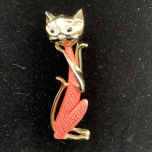 Pink Enamel Cat Brooch, Gold Plated Brooch, Vintage Feline Pin, Cat Pin Accessory, Gift for Cat Lovers