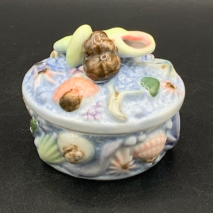 Colorful Luster Glaze Seashells Trinket Box, Coastal Cottage Beach Dish, Ocean Floor Decor, Nautical Container, Valentines Gift, Galentines