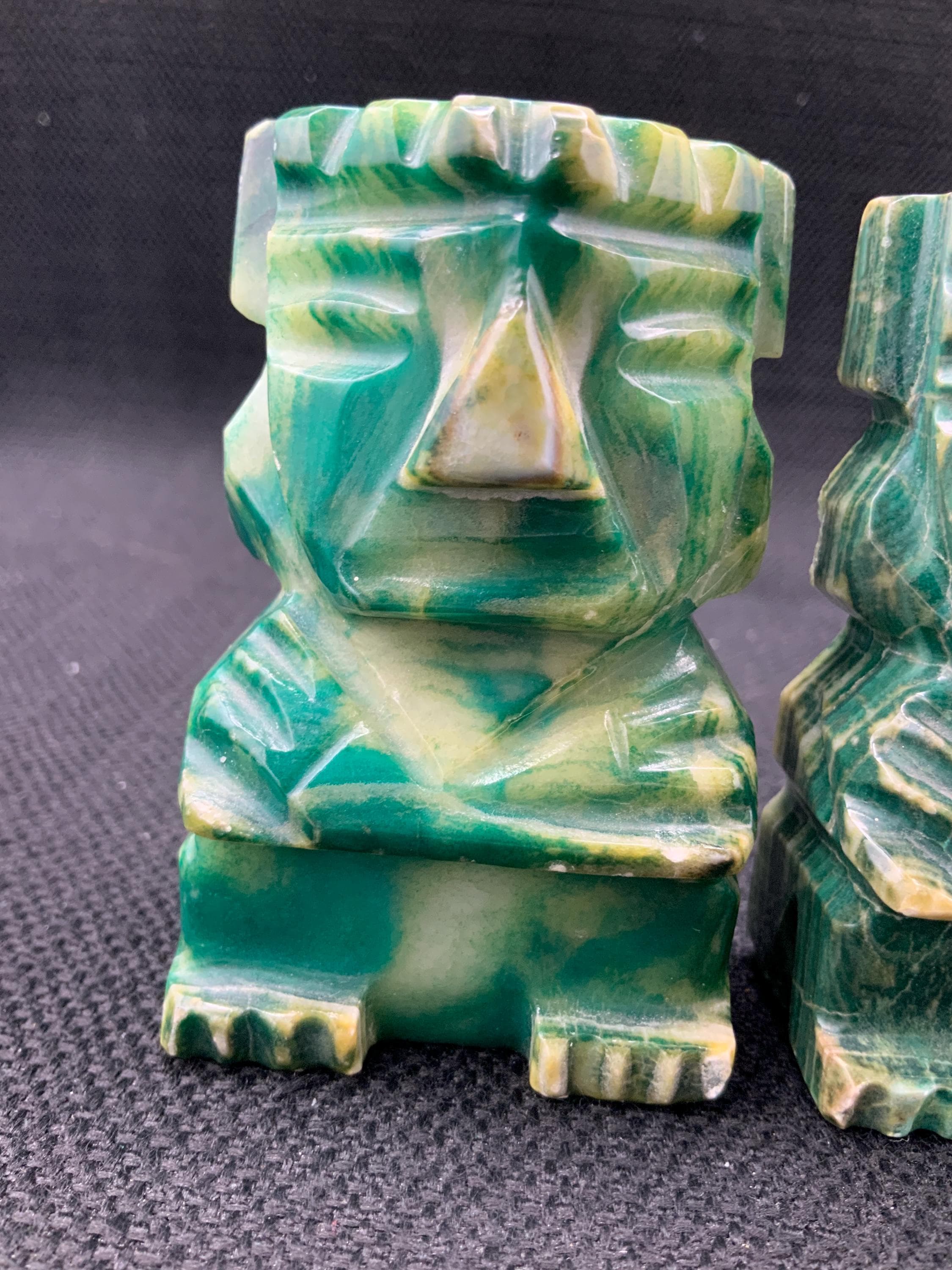 ミニサイズの緑色大理石製アステカ・ティキ像、手彫りの石像 - Etsy 日本