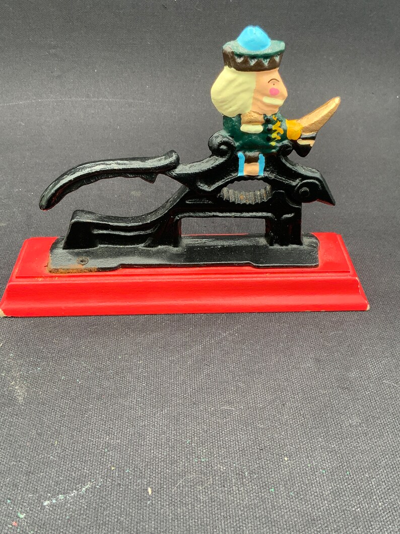 Nutcracker Cast Iron Nut Cracker / Nutcracker / Metal Nutcracker / Nut