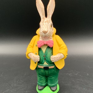Figura de conejo vintage del Departamento 56: decoración de Pascua pintada a mano y primaveral.