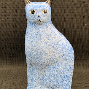 Blue and White Cat Figurine, Vintage Style, Retro Home Decor, Collectible Figurine, Cat Decoration, Gift for Cat Lovers