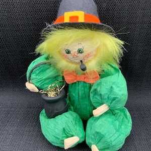 Corn Husk Leprechaun Decoration, St. Patrick&#39;s Day Ornament, Irish Leprechaun, Holiday Decor, Craft Gift, Home Decor